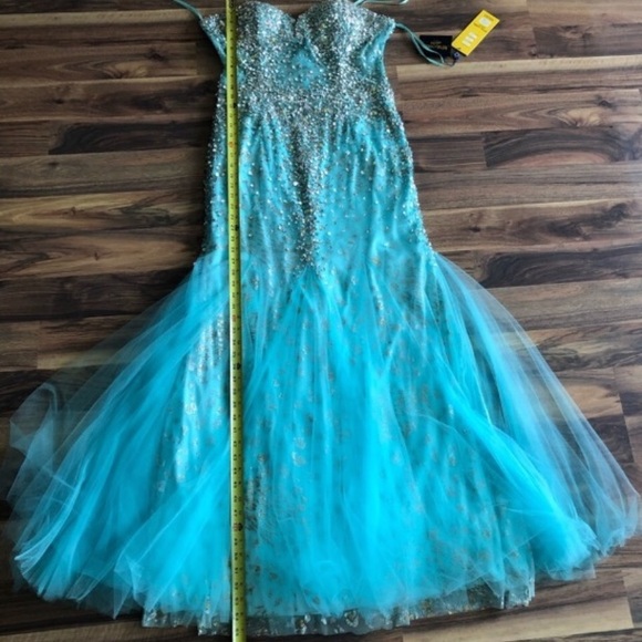 BNWT May Queen mermaid style beaded gown - Picture 13 of 15